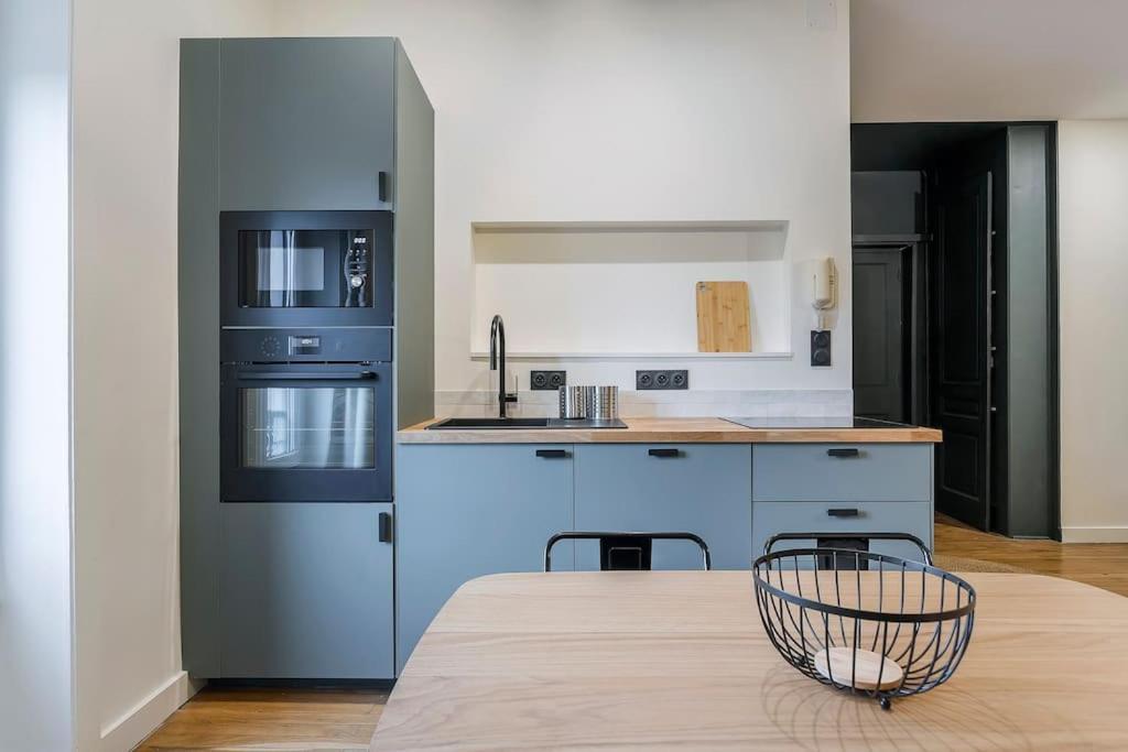 10' De Lyon- Centre - 2 Parking Appartement